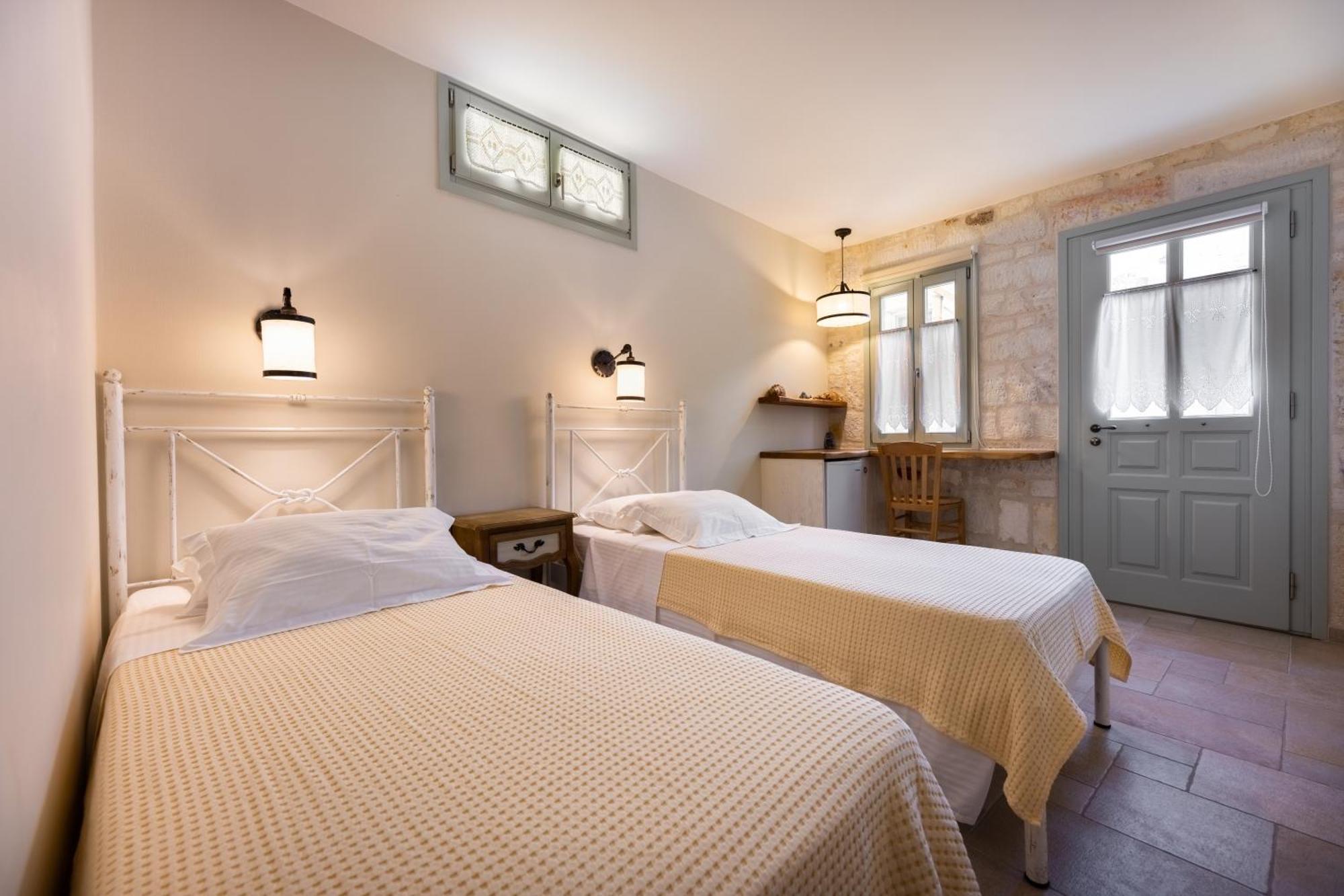 Monachofolitses Bed and Breakfast Κίμωλος Εξωτερικό φωτογραφία